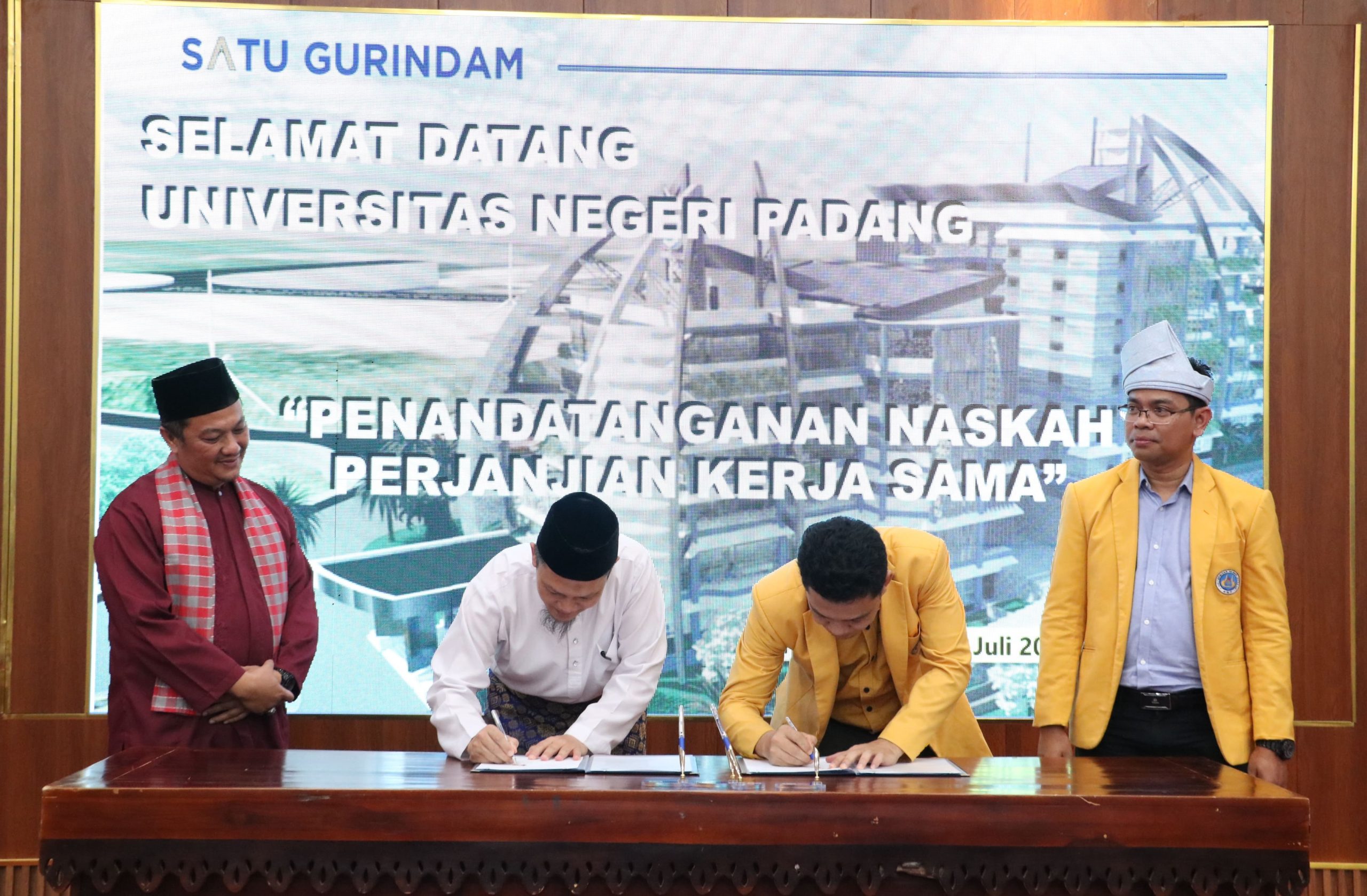 Read more about the article Unit-unit Kerja di UMRAH dan UNP Lakukan Penandatanganan PKS